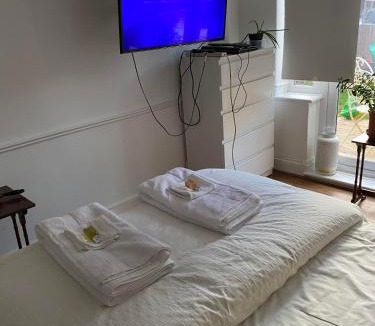 Kenley House | Pond Cottage