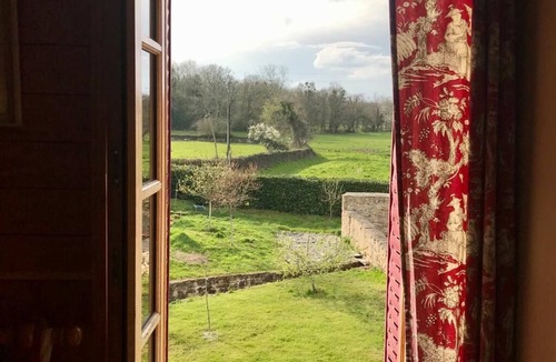 Toury-sur-Jour Cottage | Pond, Forest, boat