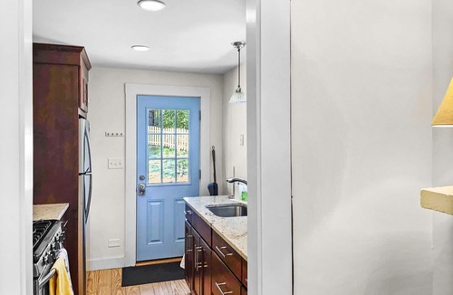 Harwich Center Cottage | Pond Front Beach Pet Friendly AC WiFi