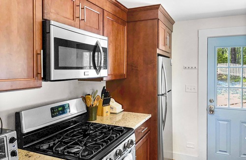 Harwich Center Cottage | Pond Front Beach Pet Friendly AC WiFi