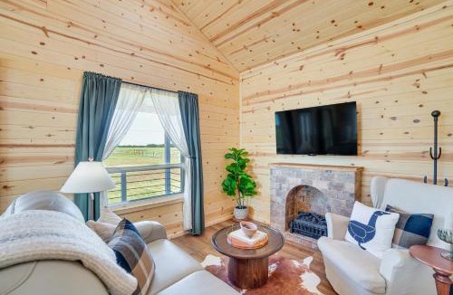 Van House | Pond & Grazing Cattle! Rural Getaway Near Van