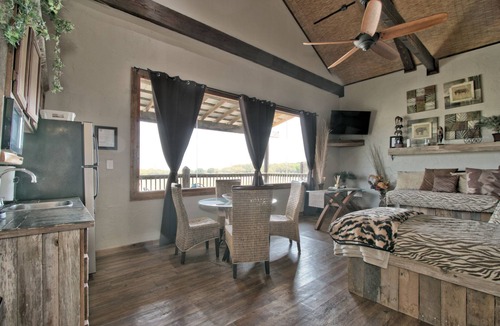 Bergheim House | Pond House Bungalow at Bergheim Ranch