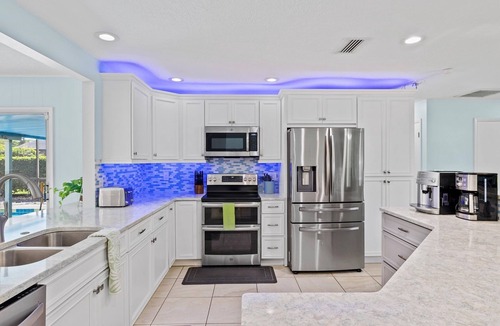 Bradenton House | Pond-side 4BR Oasis w/Private Pool + Pickleball!