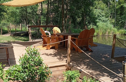 Mauregny-en-Haye Cabin | Pond-side cabin