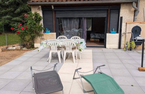 Laives Apartment | Pond-side studio