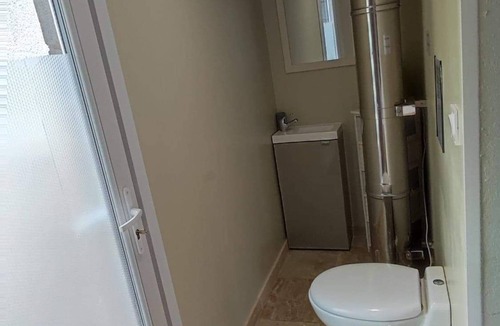 Laives Apartment | Pond-side studio