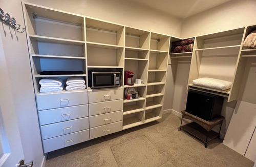 Selah House | Pond Suite at Chateau Valhalla