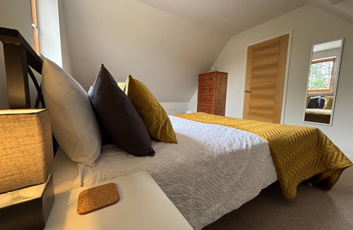 Bulmer Cabin | Pond View Loft - Sleeps 2 - Pet Friendly