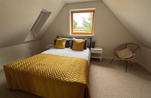 Bulmer Cabin | Pond View Loft - Sleeps 2 - Pet Friendly