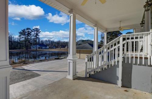 Columbia House | Pond View Retreat Spacious 3BR