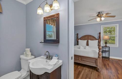 Columbia House | Pond View Retreat Spacious 3BR