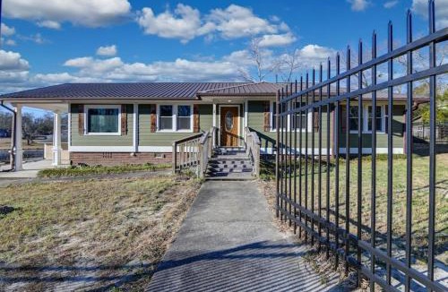 Columbia House | Pond View Retreat Spacious 3BR