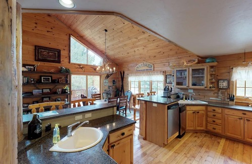 Three Rivers House | Ponderosa Paradise with a million dollar view