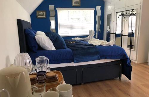 Newport East Bed & Breakfast | Ponders End
