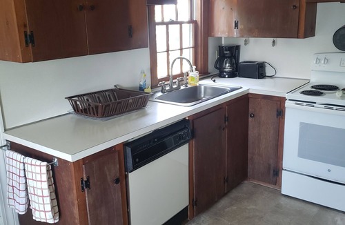 North Chatham Cottage | Pondfront cottage on Stillwater Pond