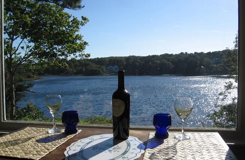 North Chatham Cottage | Pondfront cottage on Stillwater Pond