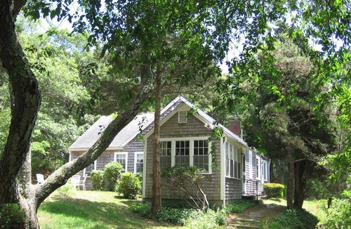 North Chatham Cottage | Pondfront cottage on Stillwater Pond