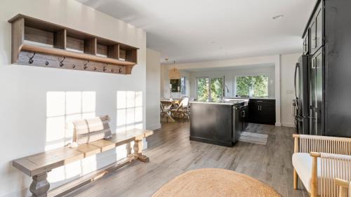 Charlestown House | Pondfront Retreat Near Beaches