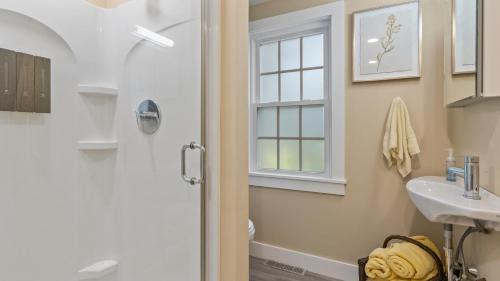 Charlestown House | Pondfront Retreat Near Beaches