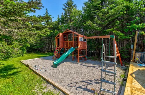 Portugal Cove - St. Philips House | Pondside Bliss WPrivate Pool - Magical Getaway