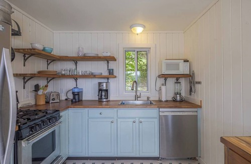 Mount Desert House | Pondside Cottage w/Dock & Patio! [Loons Nest]
