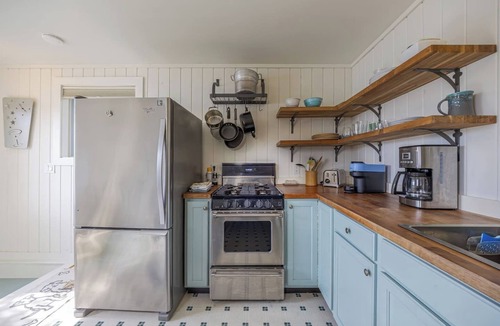 Mount Desert House | Pondside Cottage w/Dock & Patio! [Loons Nest]