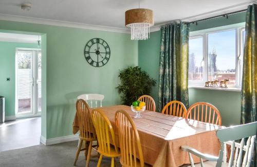 Frampton House | Pondside