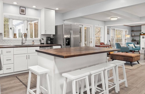 Liberty House | Pondview Manor - Spacious Farmhouse w/Pool