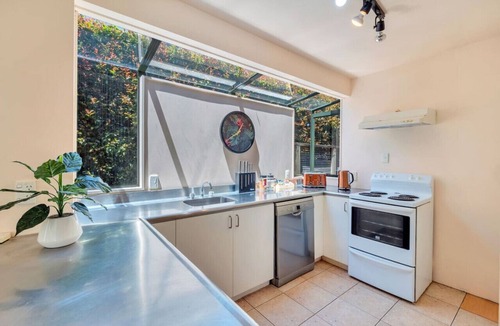 Ponsonby House | Ponsonby Gardens with deck and parking