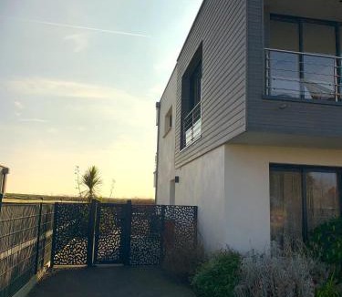 Saint-Come-de-Fresne Apartment | pontons view residence