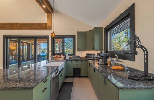 Wentworth-Nord Villa | Pontoon included, late checkout, private visit, total privacy with no neighbors