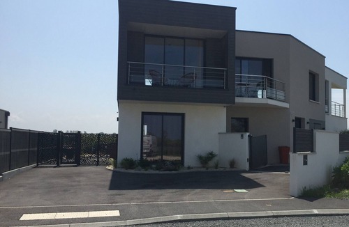 Saint-Come-de-Fresne House | Pontoon's view residence