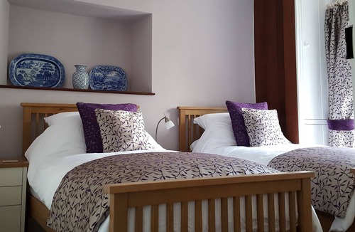 Ammanford Bed & Breakfast | Pontyclerc Farm House B&B