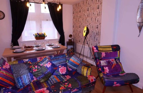 Cwm Frwd Oer Apartment | Pontypool Haven Retreat - 3Bedroom Flat