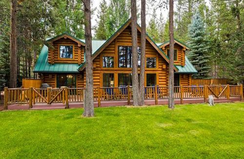 Three Rivers House | Pony Express Lodge