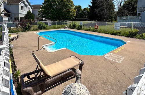 Collingwood Villa | Pony Trail Haven Near Blue Mountain & Scenic Trails