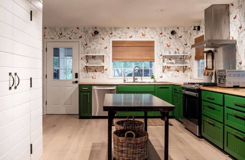 Round Top House | Pool + 2 homes + Sleeps 10 | 6 Min. to Round Top