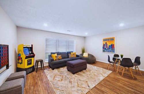Deer Park House | Pool 5 Star Large Deer Park home Super Host