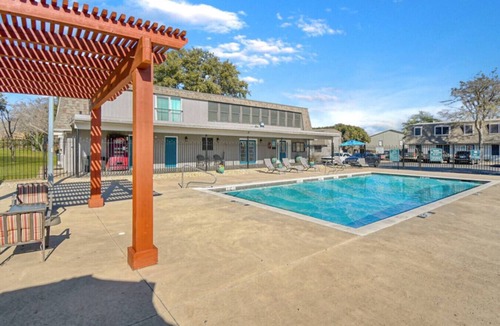 Sherman House | Pool, A+ location, washer/dryer, LongStayDiscounts