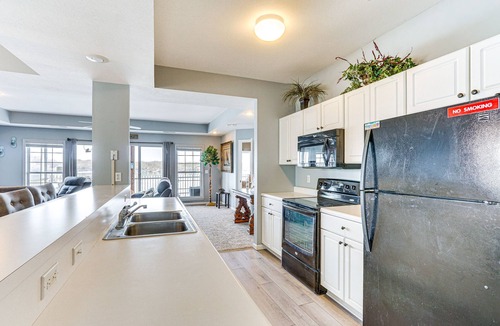 Lakeland Condo | Pool Access at Waterfront Lake Ozarks Rental!