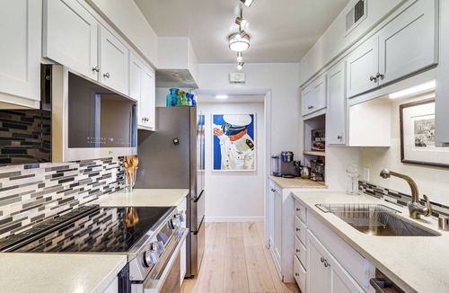Sharon Heights Condo | Pool Access! Base to Visit Stanford, See World Cup