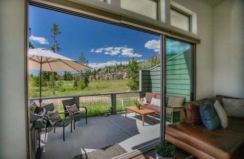 Rendezvous House | Pool Access & Mtn View! Luxe WP Cabin, Near Trails
