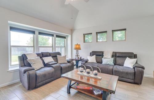 Kyle House | Pool Access + Private Yard: Family Home in Kyle!