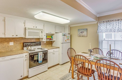 Crescent Beach Condo | Pool Access, 4 Blocks to Ocean! N Myrtle Beach Gem