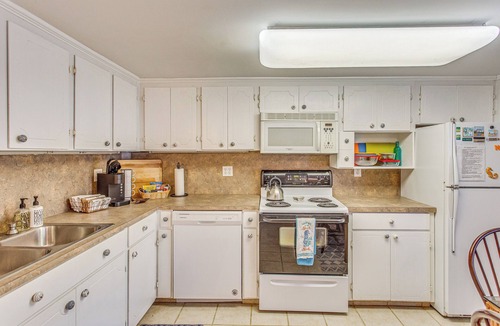 Crescent Beach Condo | Pool Access, 4 Blocks to Ocean! N Myrtle Beach Gem