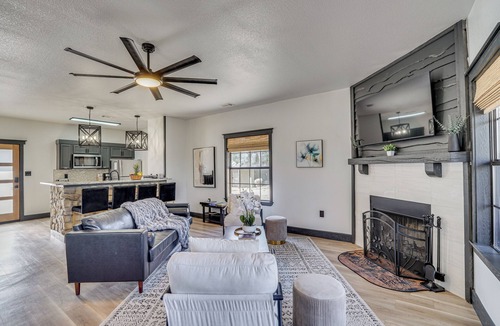Graford Cabin | Pool Access, Walk to Water! Possum Kingdom Cabin