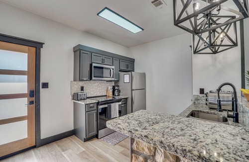 Graford Cottage | Pool Access, Walk to Water! Possum Kingdom Cabin