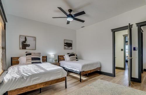 Graford House | Pool Access, Walk to Water! Possum Kingdom Cabin