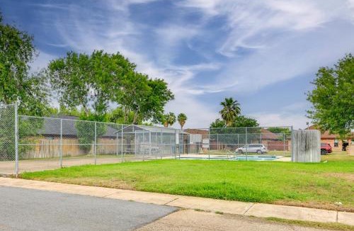 Edinburg Apartment | Pool Access & Work-Ready Comforts! Edinburg Apt