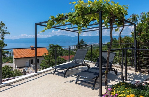 Rijeka Apartment | Pool And Garden Apartment Happy Sound